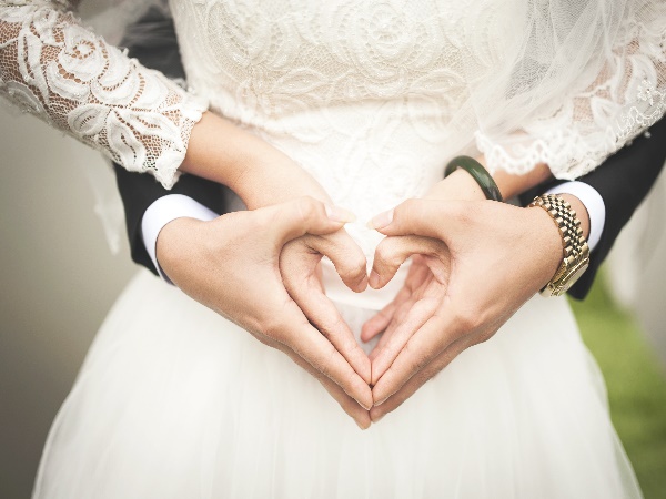 जिस शहर में घर, वहीं एक पत्नी