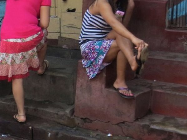 हरदोई से बरामद तीन लड़कियां और एक आरोपी महिला