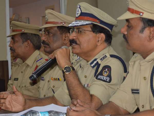 20 लड़कियों की तस्वरी की बात आई सामने