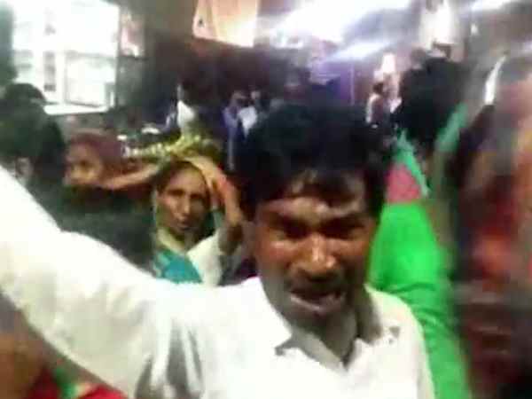 शराब के नशे में धुत होकर लौटा पिता