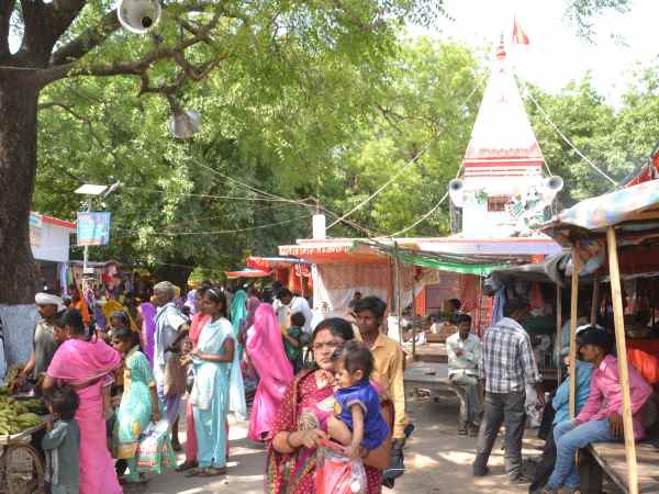 मन्नत पूरी हुई तो श्रद्धालुओं ने बनवाया मंदिर