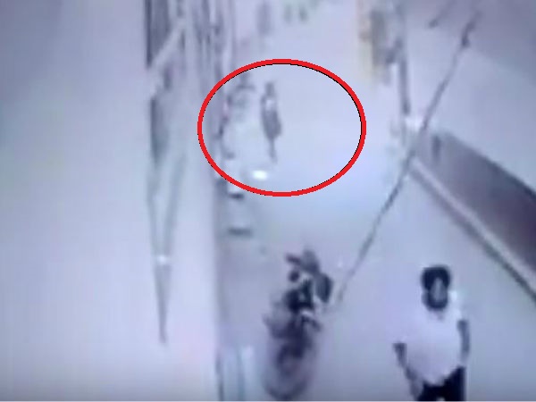  स्कूल से लौट रही छात्रा के साथ छेड़खानी 