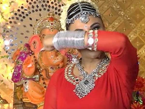 'होटल के कमरे में भी मुझे बुलाया'