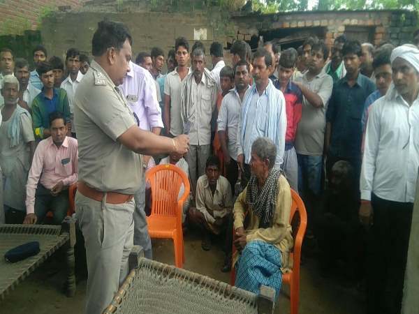 बाग में पेड़ पर लटकी मिली शख्स की लाश