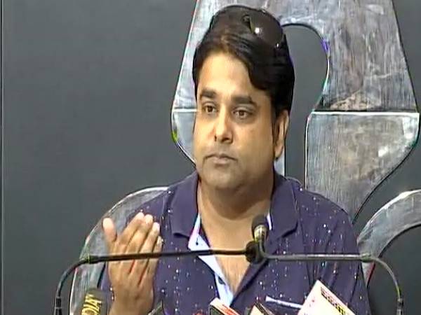 हनीप्रीत के पूर्व पति का उसके और गुरमीत के रिश्तों को लेकर खुलासा हनीप्रीत के पूर्व पति का उसके और गुरमीत के रिश्तों को लेकर खुलासा