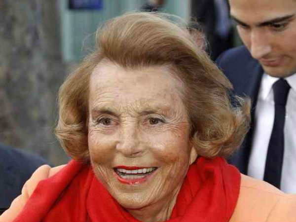 विवादों से नाता विवादों से नाता