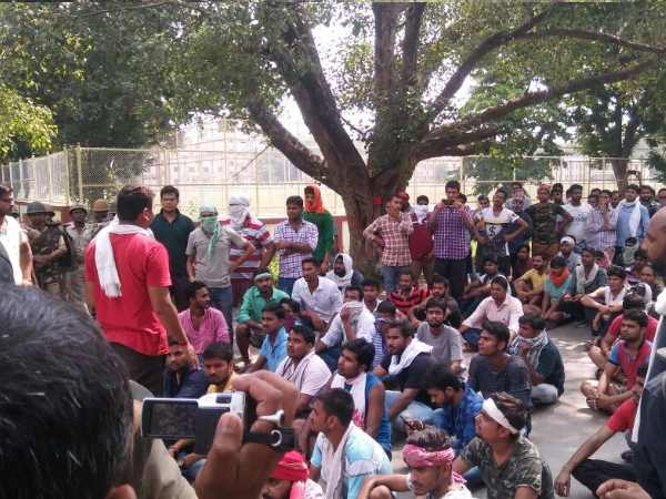 मामले में पुलिसकर्मियों पर बड़ी कार्रवाई मामले में पुलिसकर्मियों पर बड़ी कार्रवाई