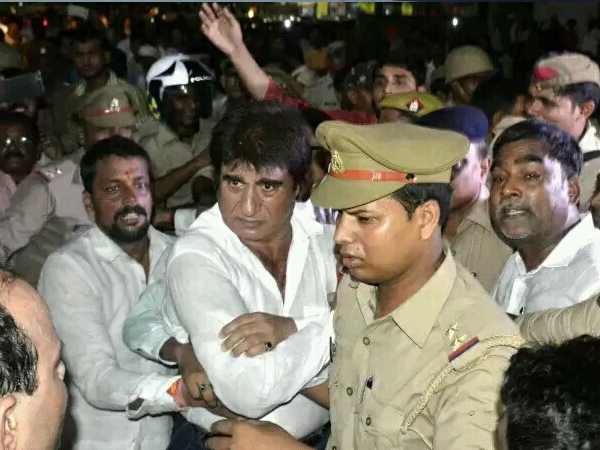 बीएचयू मामले पर गरमाई सियासत बीएचयू मामले पर गरमाई सियासत