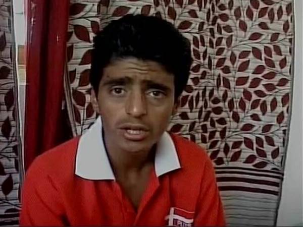 कचरा बेच कमा रहे आजीविका