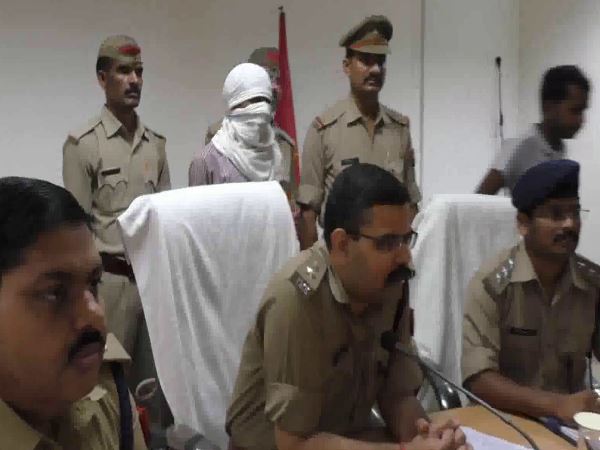 छात्र ने प्रेमी-प्रेमिका को आपत्तिजनक हालत में देख लिया था छात्र ने प्रेमी-प्रेमिका को आपत्तिजनक हालत में देख लिया था