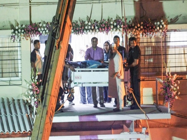 एयरलिफ्ट कर लाई गईं भारत