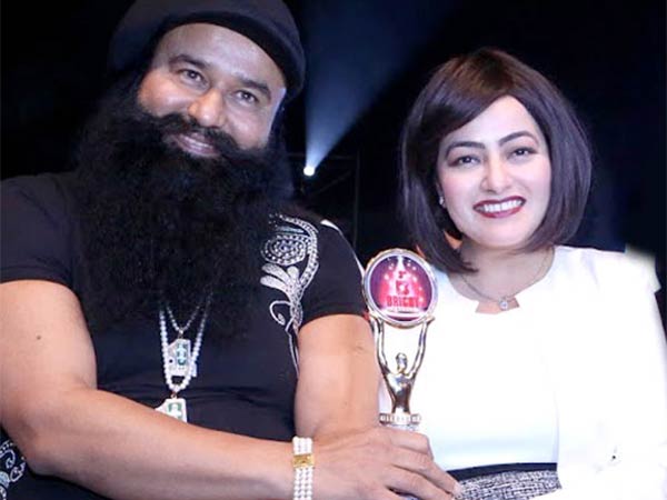 शादी के बाद अगले दिन बाबा की गुफा में गई हनीप्रीत शादी के बाद अगले दिन बाबा की गुफा में गई हनीप्रीत