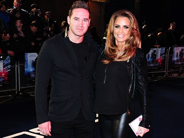 सेक्स एडिक्ट है तीसरा पति