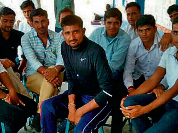 चलो झंडे के नीचे एक साथ सेल्फी लेते हैं