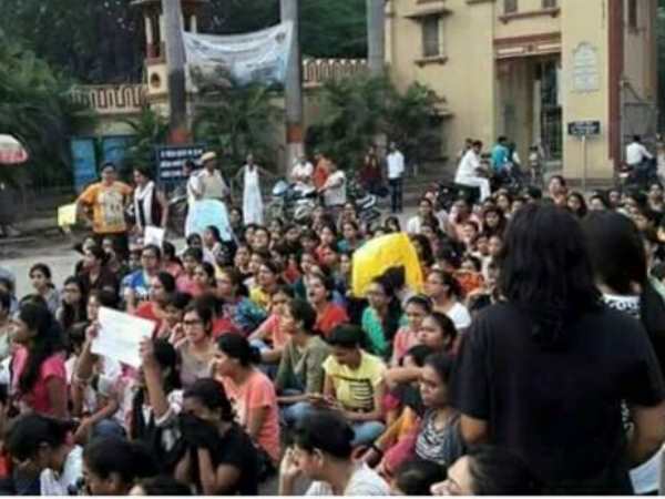 लंकेटिंग मतलब लड़की छेड़ना