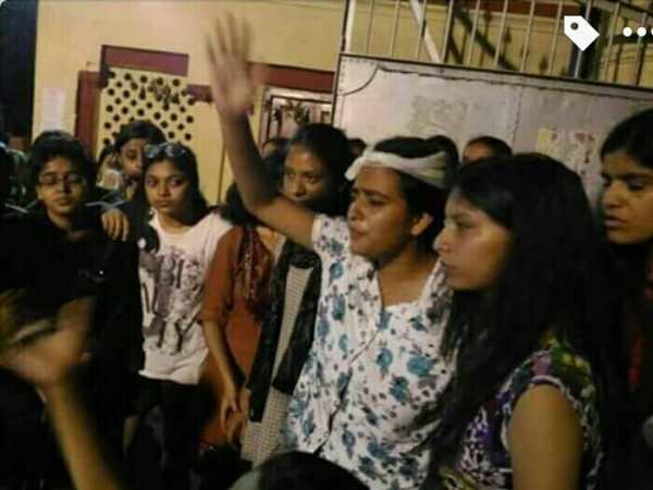 लंका बाजार में छात्राओं के साथ छेड़खानी