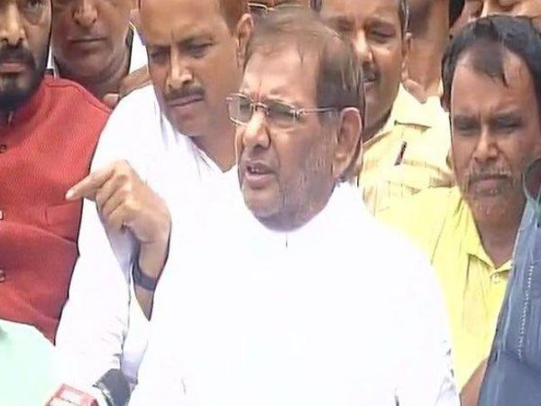 BHU मामले पर भी भड़के शरद यादव