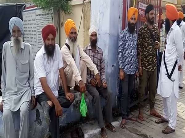 पीड़ित दे रहा है दर्द का सबूत 