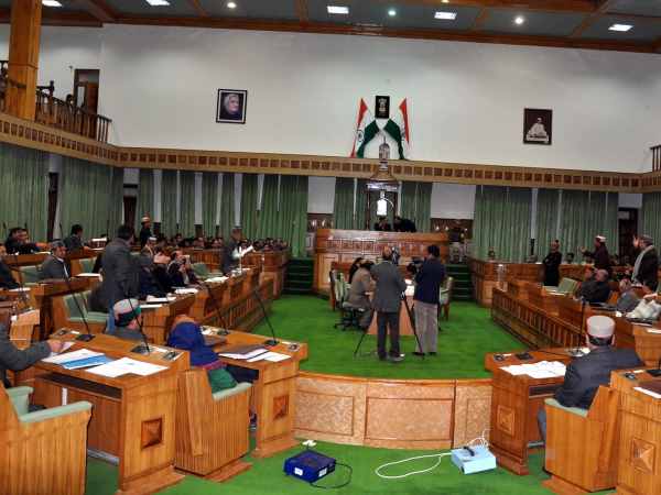 करोड़पति और आलीशान बंगलों के मालिक