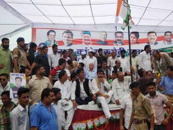 टिकट के दावदारों ने कराया हंगामा