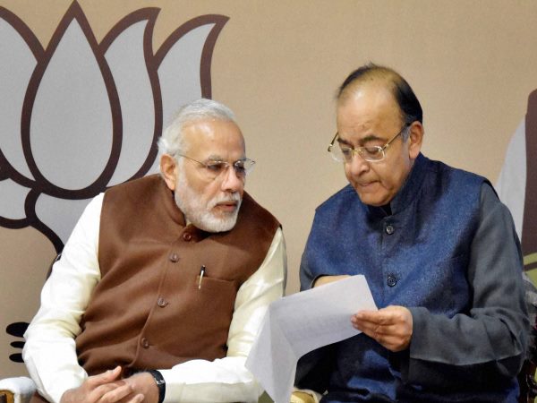 नोटबंदी ने आग में तेल का काम किया