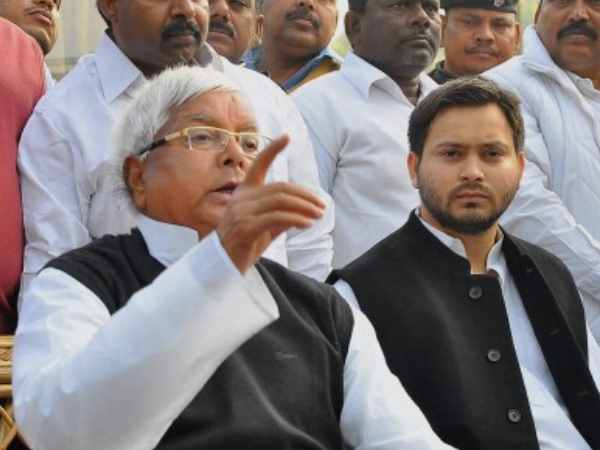 सीबीआई के सामने उपस्थित नहींं हो रहे लालू-तेजस्वी