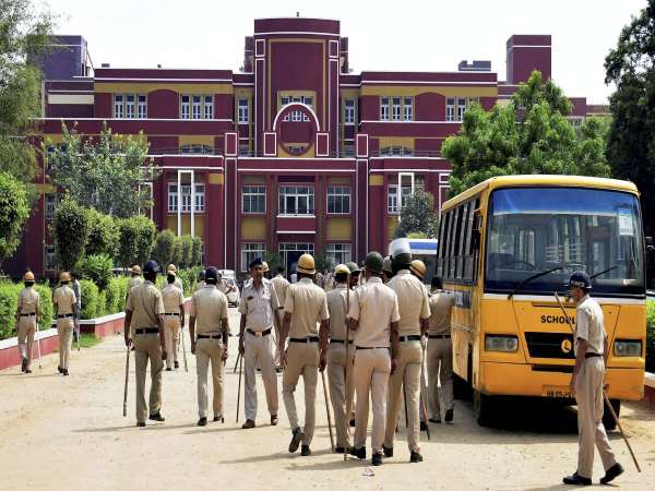 क्लास टीचर ने बच्ची की नहीं सुनी