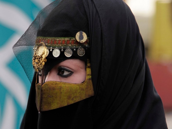 मेकअप से पुरुष होते हैं आकर्षित!