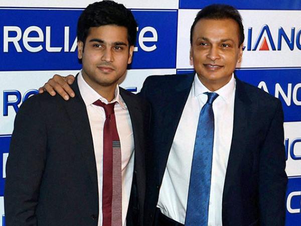 भाषण के बाद मिलीं बधाइयां भाषण के बाद मिलीं बधाइयां