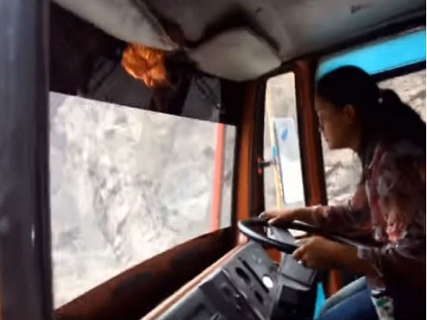 सोशल मीडिया पर वायरल हो गया पूनम का वीडियो सोशल मीडिया पर वायरल हो गया पूनम का वीडियो