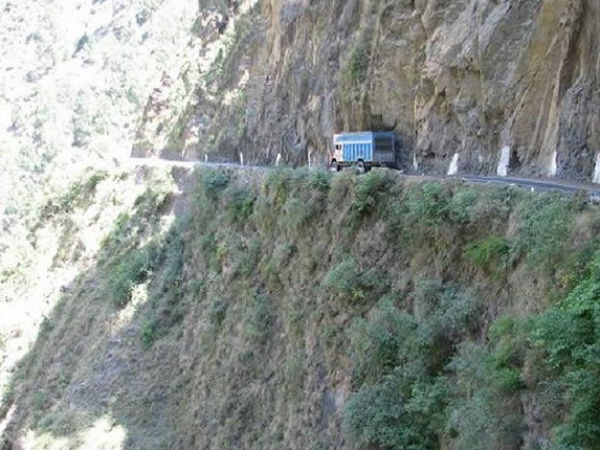 हैवी ट्रांसपोर्ट व्हीकल का लाइसेंस है पूनम के पास हैवी ट्रांसपोर्ट व्हीकल का लाइसेंस है पूनम के पास