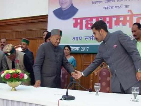 वीरभद्र सिंह ने परंपरागत सीट को किया बेटी के हवाले