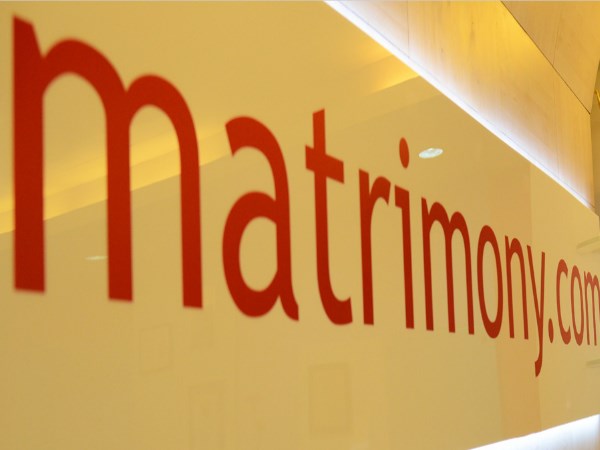 मेट्रीमॉनी वेबसाइट से फंसाता था लड़कियां