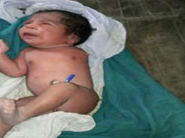 एक हाथ से किया आकर्षित