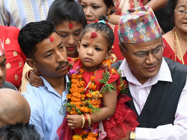 कष्टों से बचाती हैं जीवित देवी