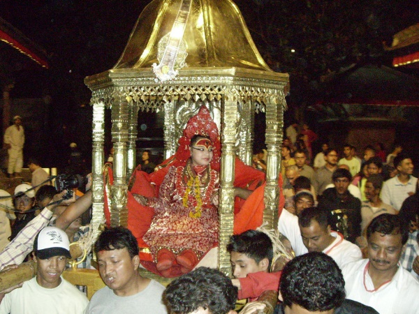 देवी लेकिन फिर भी नहीं करता कोई शादी