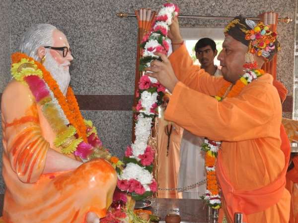 कब से मना रहे हैं योगी ऐसे दशहरा? कब से मना रहे हैं योगी ऐसे दशहरा?