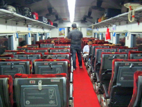 ट्रेन में मिलेगा वाईफाई का तोहफा