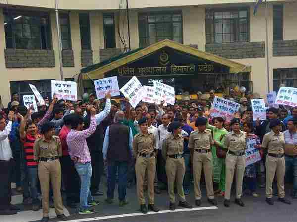 कोटखाई गैंगरेप: मुख्यमंत्री ऑफिस तक पहुंची CBI जांच की आंच कोटखाई गैंगरेप: मुख्यमंत्री ऑफिस तक पहुंची CBI जांच की आंच