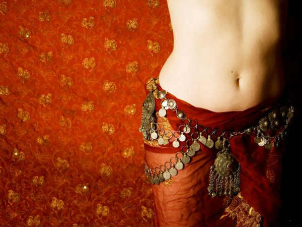 Samudrika Shastra: स्त्रियों के पेट में छिपे कई रहस्य, कैसे?