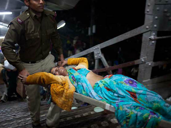 मुंबई भगदड़ ने दिलाई इलाहाबाद कुंभ की याद, 39 लोग मरे थे
