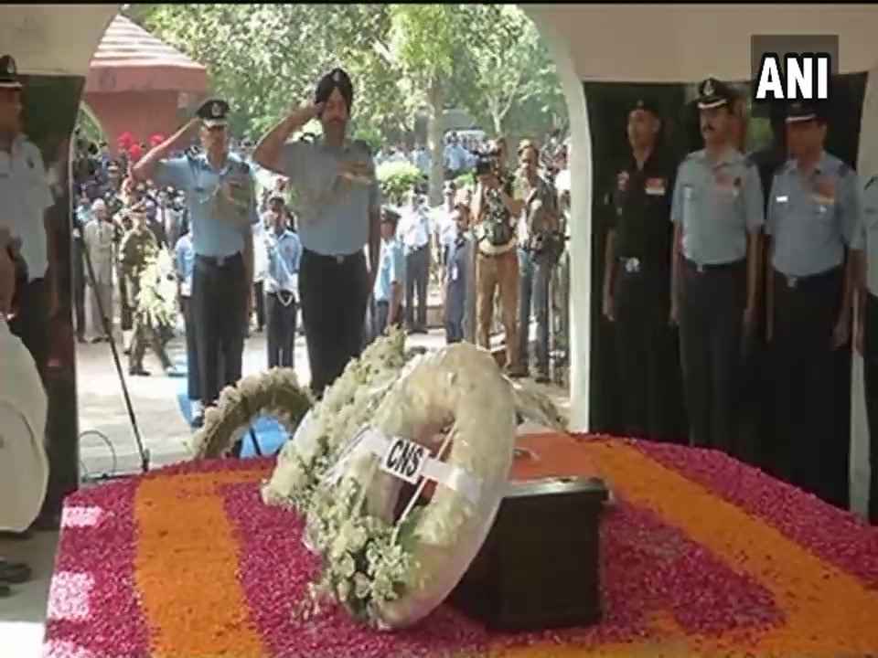 LIVE: देश नम आंखों से दे रहा है Marshal of Air Force Arjan Singh को अंतिम विदाई