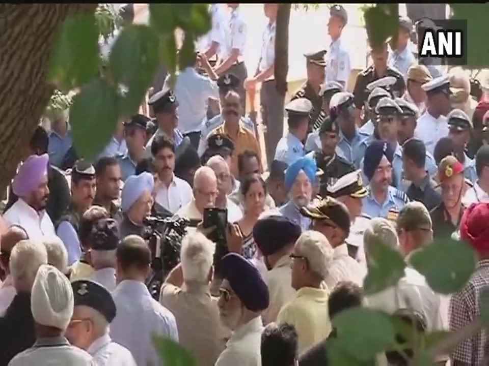 LIVE: देश नम आंखों से दे रहा है Marshal of Air Force Arjan Singh को अंतिम विदाई