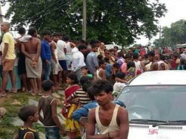 Husband saw humiliating act of wife with servent Husband saw humiliating act of wife with servent