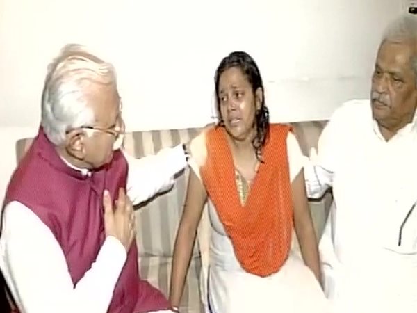 प्रदुम्न हत्याकांड की होगी सीबीआई जांच सीएम खट्टर मिले प्रद्युम्न के परिवार से सरकार ने तीन महीने के लिए स्कूल का किया टेक ओवर