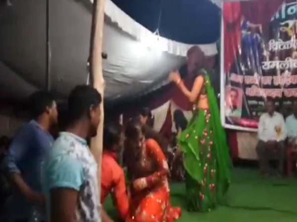 Journalist beaten by Ramleela Committee Journalist beaten by Ramleela Committee