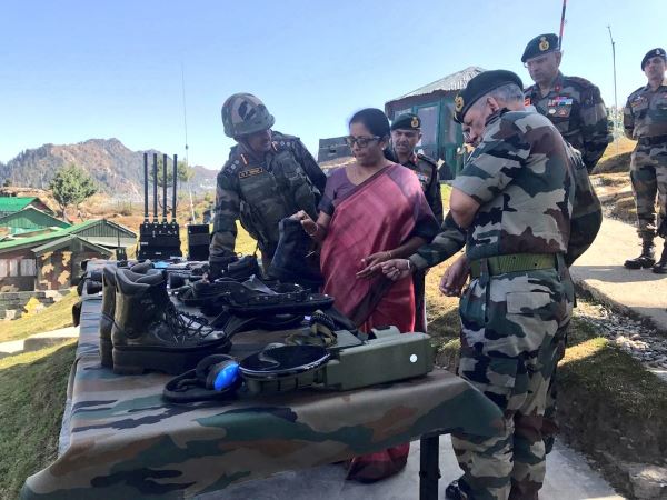 दो दिवसीय दौरे पर जम्मू और कश्मीर पहुंची रक्षा मंत्री निर्मला सीतारमण