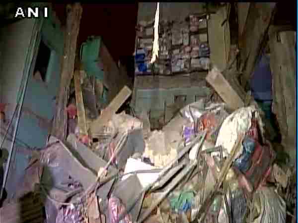 दिल्ली LIVE: कूड़े के पहाड़ का हिस्सा गिरने से हादसा, 2 की मौत, सीएम केजरीवाल भी मौके पर पहुंचे