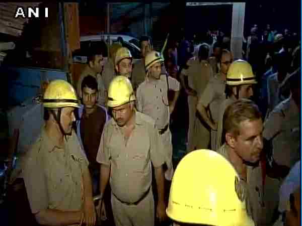 दिल्ली LIVE: कूड़े के पहाड़ का हिस्सा गिरने से हादसा, 2 की मौत, सीएम केजरीवाल भी मौके पर पहुंचे