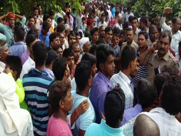 Doctor Murder on road in Deoria